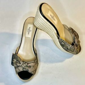 VALENTINO GARAVANI BEIGE FLORAL ESPADRILLES 37/7